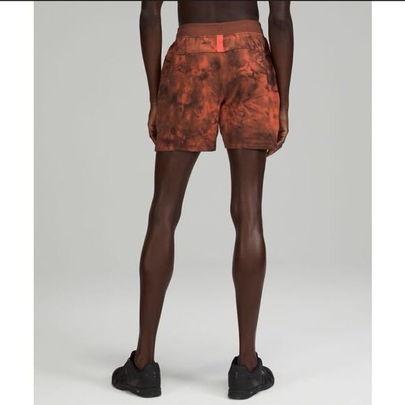 Lululemon Textured Tech Short Size Large - Picture 3 of 8